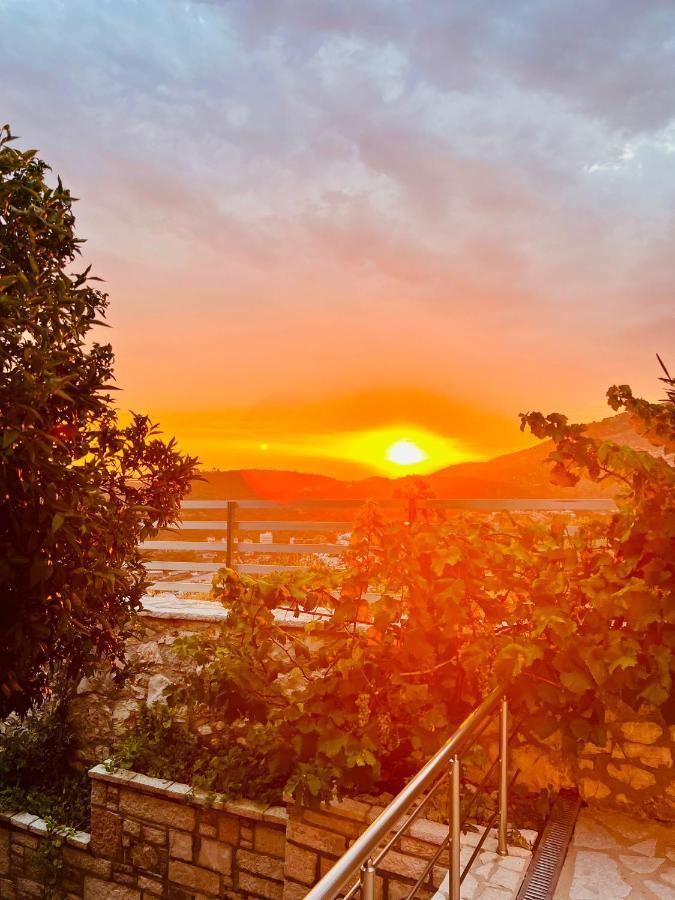 Mistral Inn Himarë Dış mekan fotoğraf