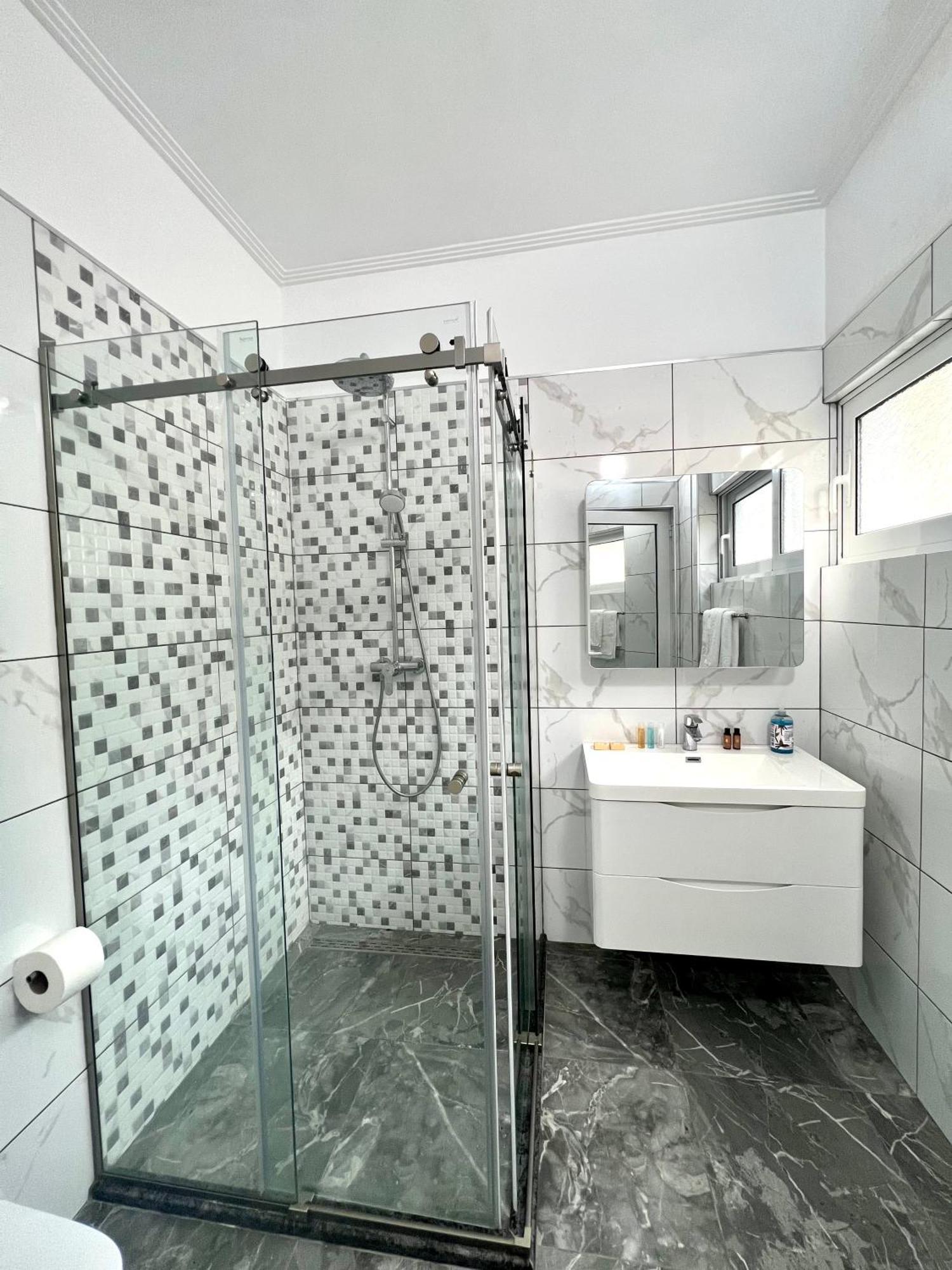Mistral Inn Himarë Dış mekan fotoğraf
