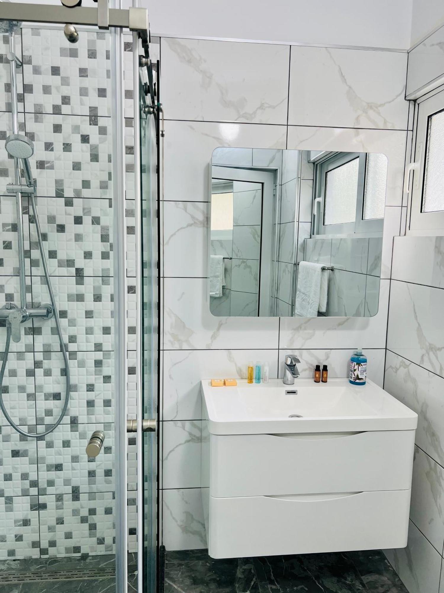 Mistral Inn Himarë Dış mekan fotoğraf